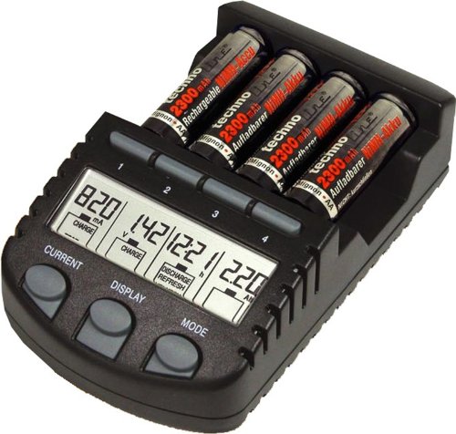 Technoline BC 700, il miglior caricabatterie AA+AAA e 12 batterie