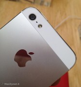 Nuovo iPhone 5 bianco: prima presa di contatto nella fotogallery da Londra