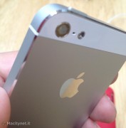 Nuovo iPhone 5 bianco: prima presa di contatto nella fotogallery da Londra