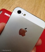 Nuovo iPhone 5 bianco: prima presa di contatto nella fotogallery da Londra