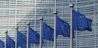 La Commissione Europea indaga su accordi tra Apple e operatori di telefonia