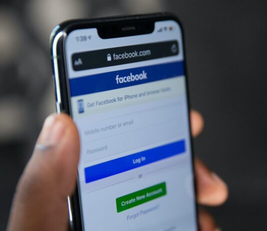 Facebook e Samsung sempre più vicine: tornano le voci del Facebook phone