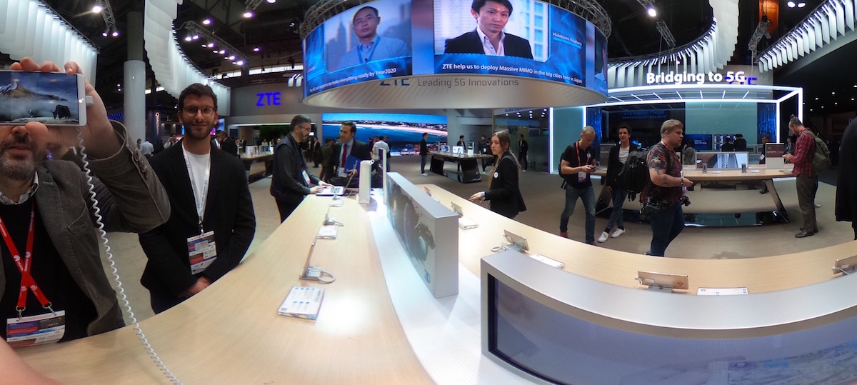 zte chiude, foto stand ZTE Mobile World Congress