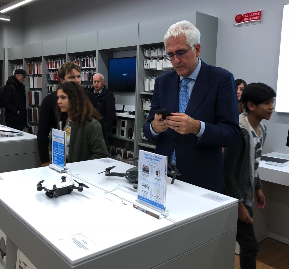 Enzo Fimiani all'inagurazione di R-Store City Life a Milano