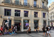 Samsung, uno showroom a due passi dal futuro Apple Store Champs-Élysées di Parigi