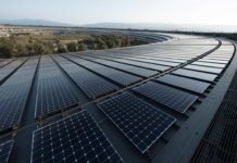 Il nuovo quartier generale di Apple a Cupertino è alimentato al 100% da energie rinnovabili, prodotte in parte con un impianto fotovoltaico da 17 megawatt installato sul tetto dell’edificio.