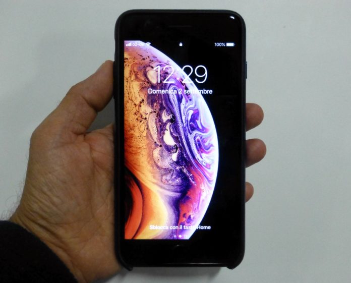 Download wallpaper iPhone Xs e Xs Pro, lo sfondo dei nuovi iPhone 2018 è servito