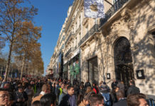 Inaugurato Apple Store Champs-Élysées a Parigi, le foto dei visitatori