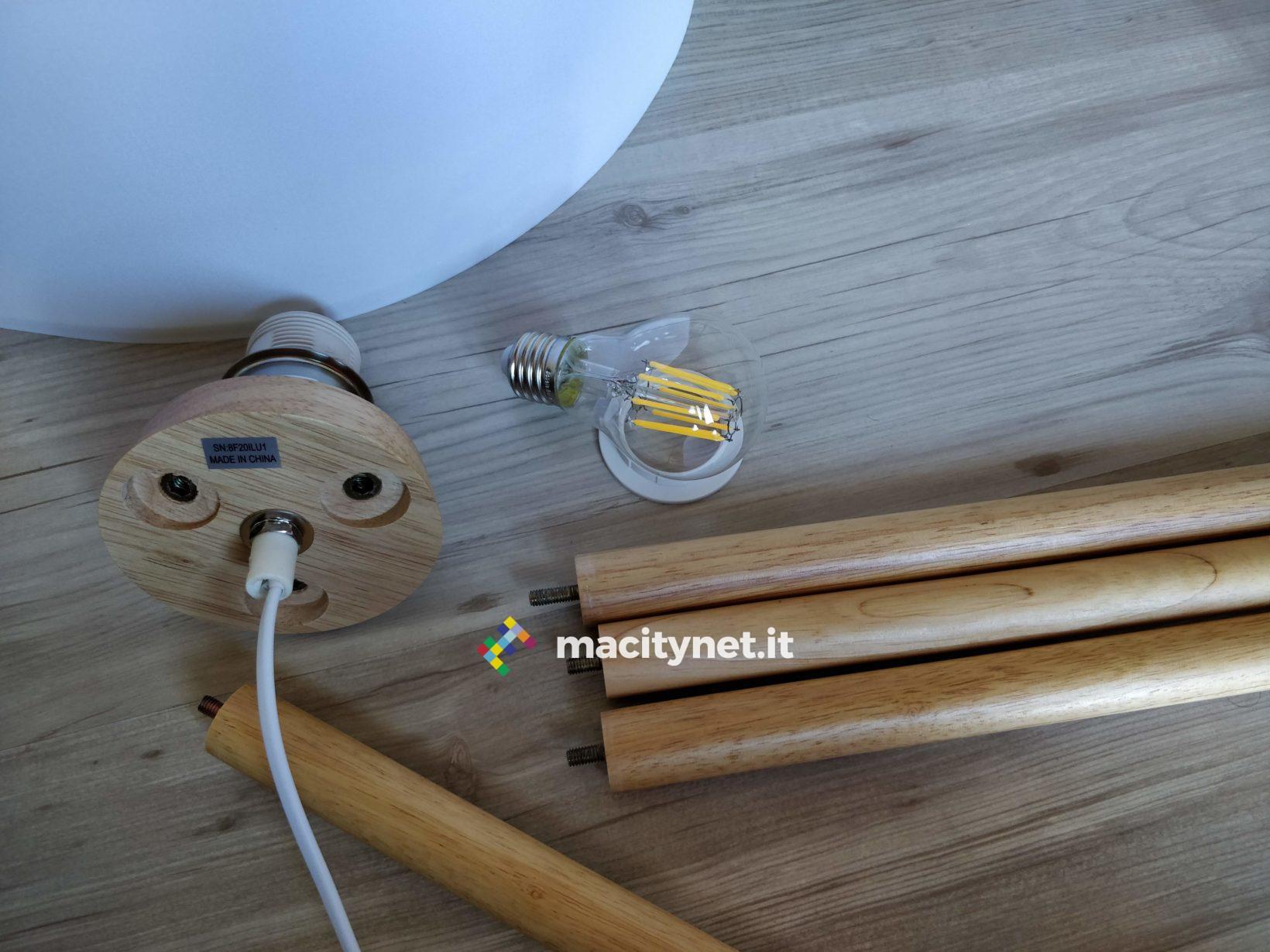 Recensione lampada da pavimento in legno Tomons, illuminare con stile