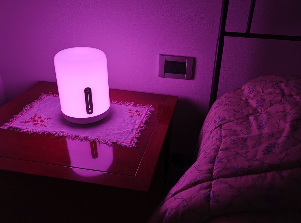 Recensione Xiaomi MIJIA Bedside Lamp 2: lampada smart da comodino  compatibile Homekit, Google e Alexa 