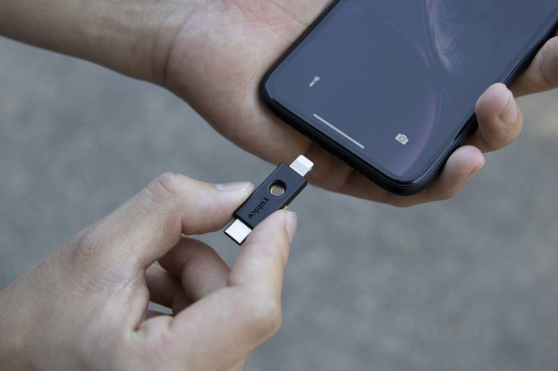 Safari in iOS 13.3 supporta le chiavette FIDO2 tipo NFC, USB e Lightning