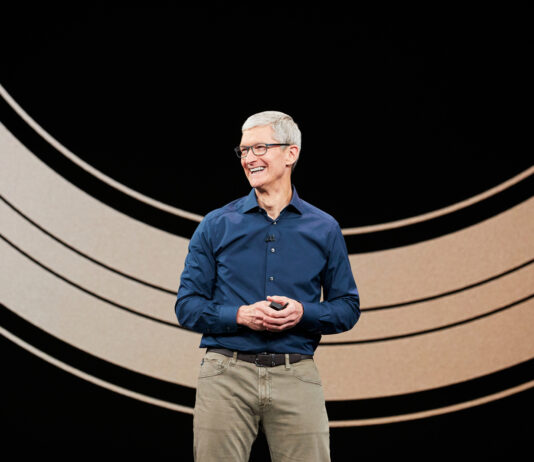 Nel regno di Tim Cook le azioni Apple sono aumentate del 480%