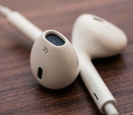 iPhone 12 senza EarPods nella scatola, Apple offrirà sconti per AirPods