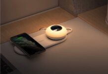 Caricabatterie wireless con lampada da comodino: solo 16,99 euro