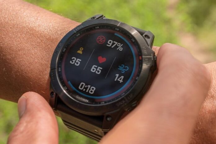 Garmin Fenix 7 è lo sport watch con schermo touch e torcia