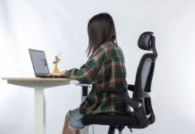 Sedia da ufficio ergonomica con poggiatesta regolabile in sconto del 63%