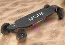 Lo skateboard elettrico LAOTIE a doppio motore in offerta a 530 euro