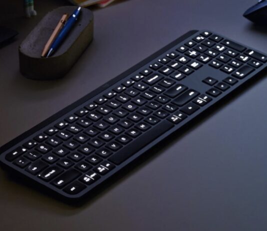 Sconto Logitech MX Keys a metà prezzo, solo 70 € invece che 135,99€