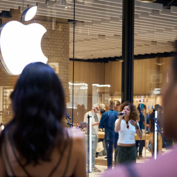 Apple Store, le foto dell'apertura nella storica Battersea Power Station di Londra