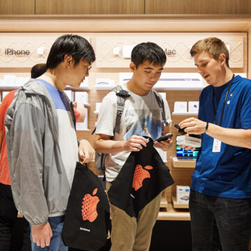 Apple Store, le foto dell'apertura nella storica Battersea Power Station di Londra