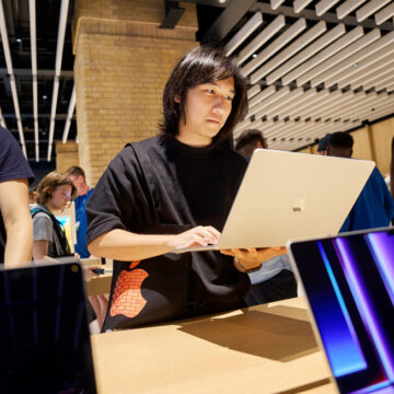 Apple Store, le foto dell'apertura nella storica Battersea Power Station di Londra