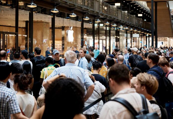 Apple Store, le foto dell'apertura nella storica Battersea Power Station di Londra