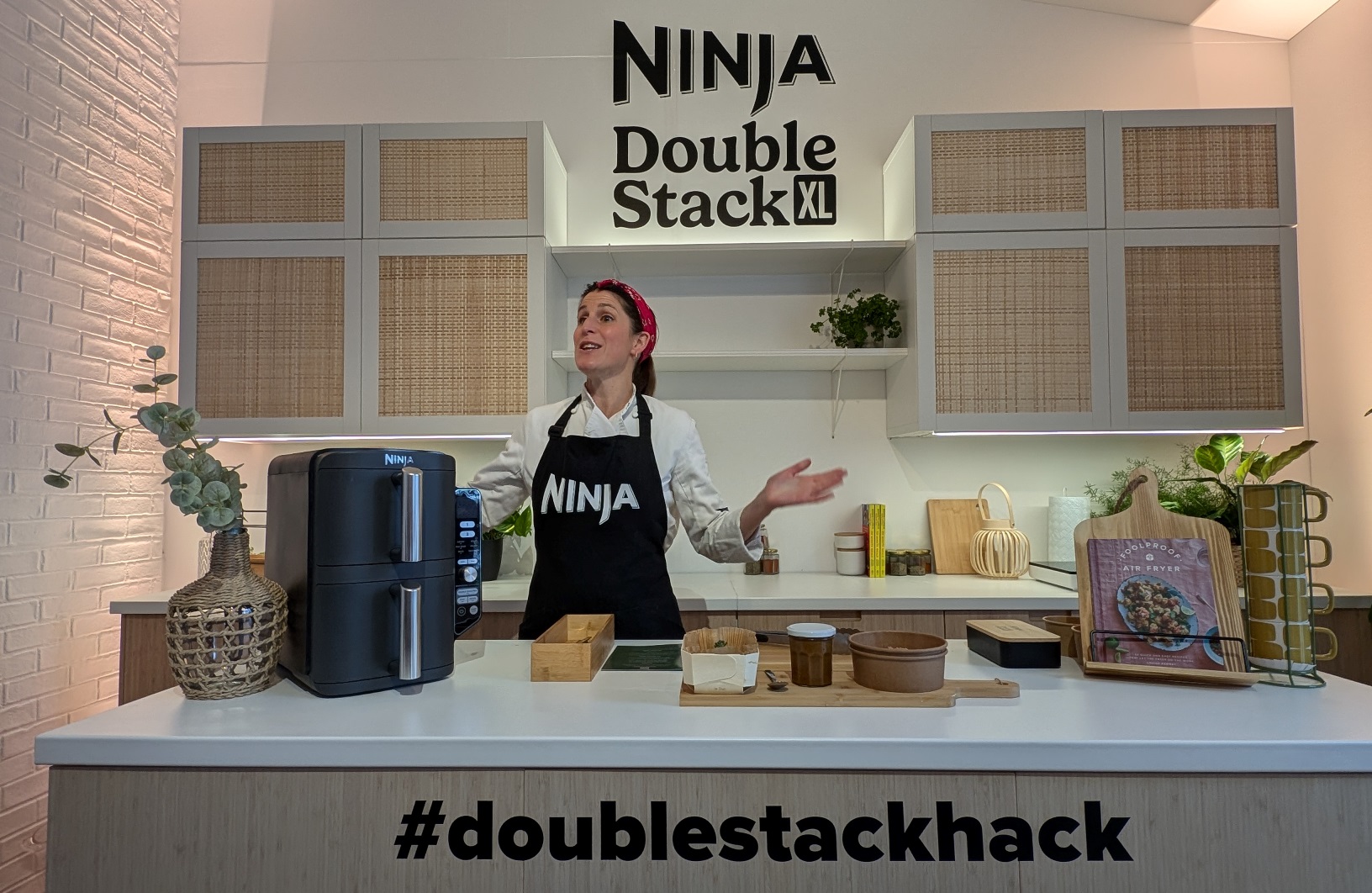 Ninja presenta la nuova Double Stack XL con uno speciale ristorante sulle rive del Tamigi
