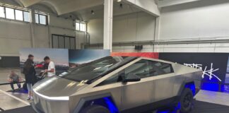 Tesla cybertruck milano daniele 100