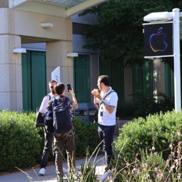 Inizia la WWDC24, sviuppatori alla carica nel Campus Apple