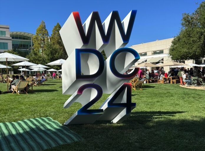 Inizia la WWDC24, sviuppatori alla carica nel Campus Apple