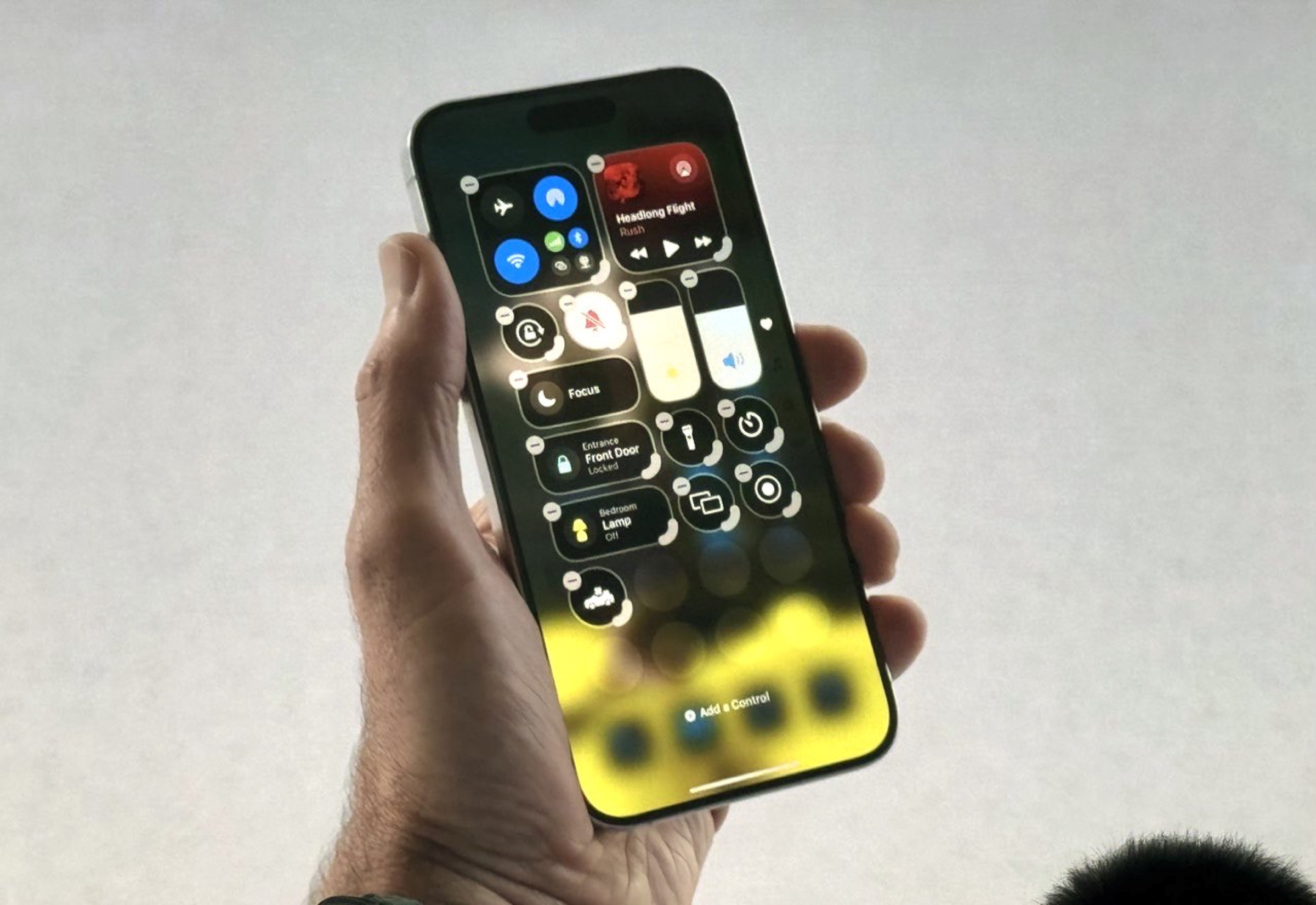 Il nuovo Centro di Controllo di iPhone con iOS 18