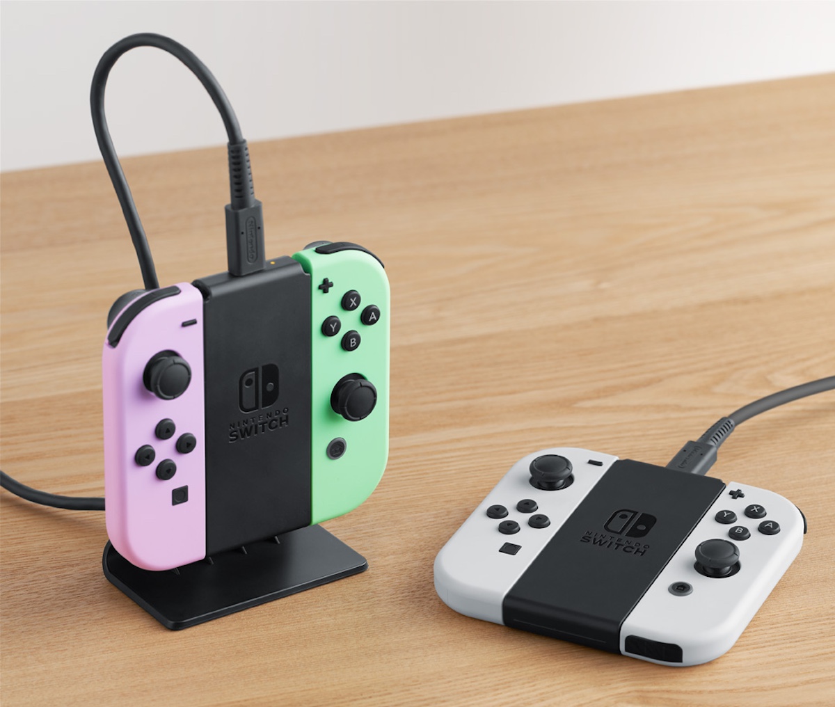 Meglio tardi che mai, Nintendo ha la sua dock per ricaricare i Joy Con