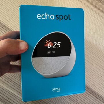 Recensione Amazon Echo Spot generazione 3, la super sveglia smart