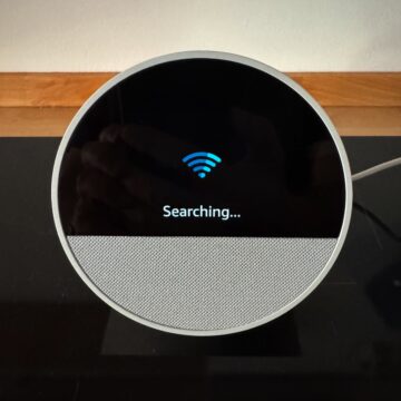 Recensione Amazon Echo Spot generazione 3, la super sveglia smart