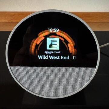 Recensione Amazon Echo Spot generazione 3, la super sveglia smart