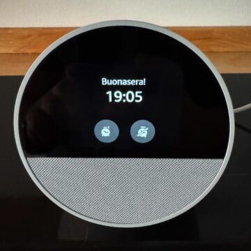 Recensione Amazon Echo Spot generazione 3, la super sveglia smart