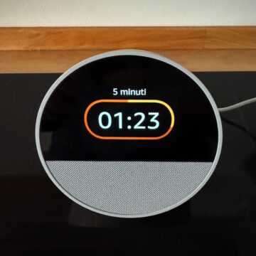 Recensione Amazon Echo Spot generazione 3, la super sveglia smart