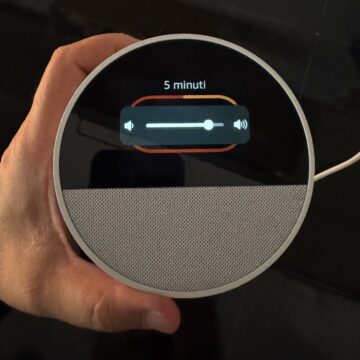 Recensione Amazon Echo Spot generazione 3, la super sveglia smart