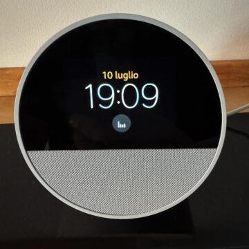 Recensione Amazon Echo Spot generazione 3, la super sveglia smart