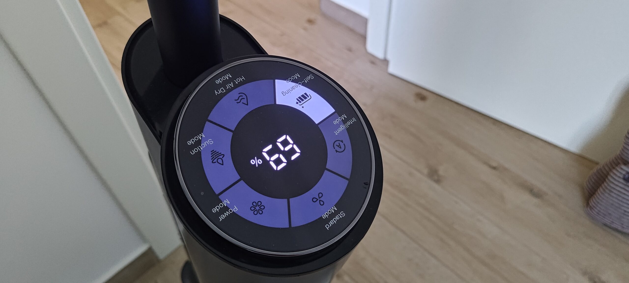 EZVIZ RH2, in prova l’aspirapolvere smart lava e asciuga senza fili