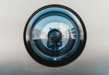Come individuare telecamere nascoste in alberghi o appartamenti in affitto