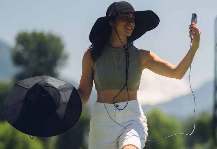 EcoFlow Power Hat, il cappello diventa caricabatterie per l'iPhone