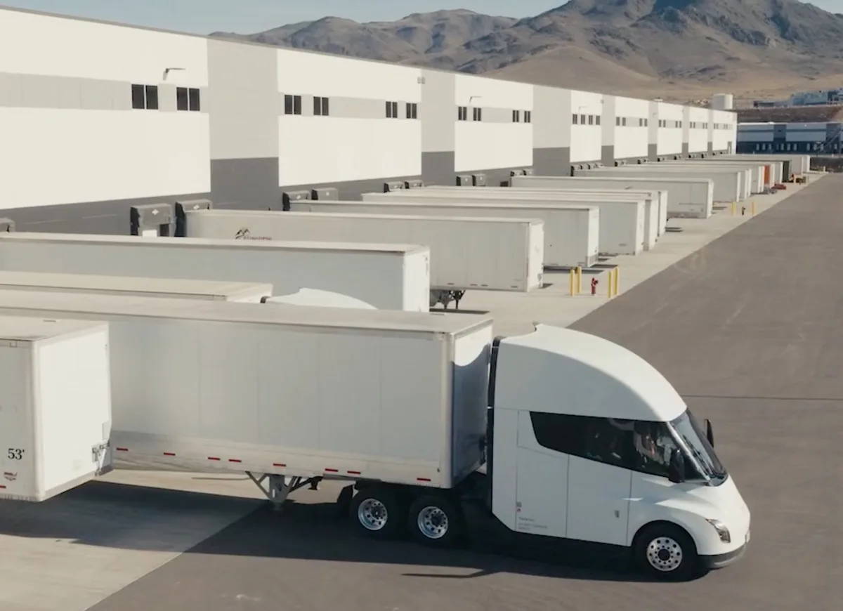 Tesla Semi, il camion elettrico punta all’ Europa