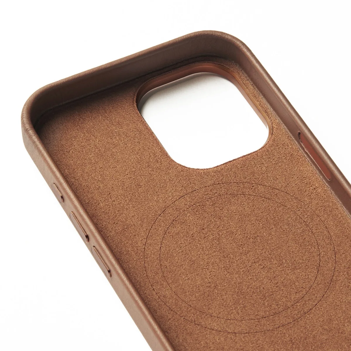 Cover in pelle per iPhone 16, Mujjo è ancora un riferimento