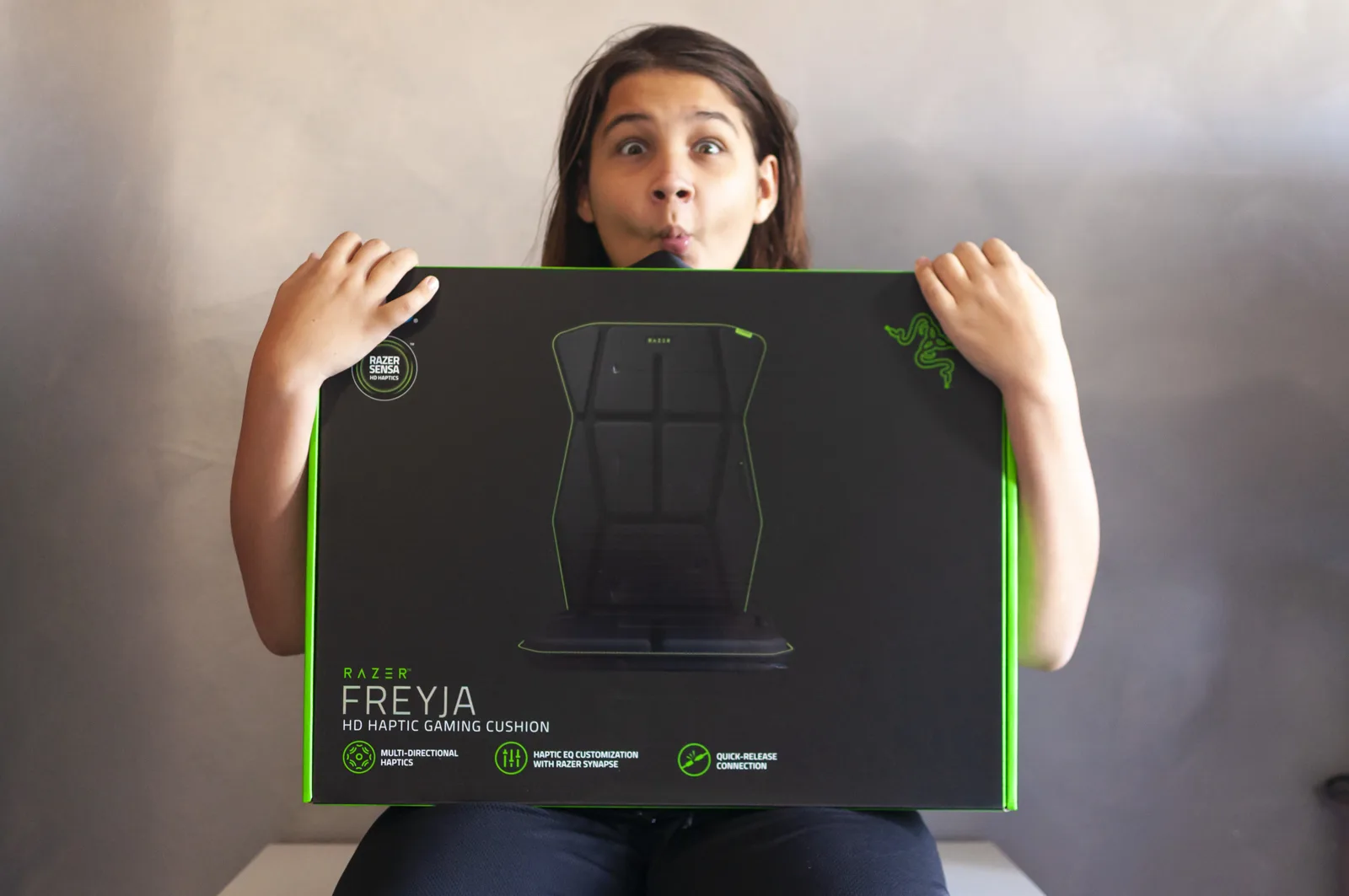 Recensione Razer Freyja, il cuscino aptico che introduce una nuova esperienza al computer - macitynet.it