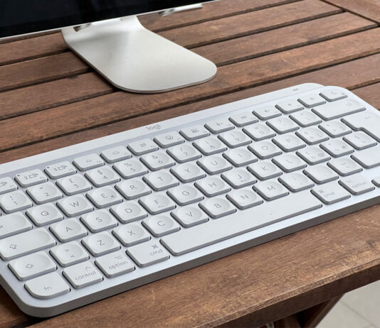 Logitech MX Keys Mini è la tastiera compatta che non fa rimpiangere quella di Apple