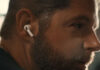 Lo spot natalizio di Apple evidenzia la funzione apparecchio acustico degli Airpods Pro, - macitynet.it