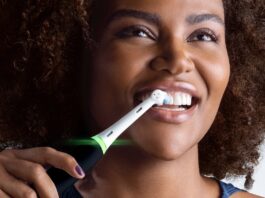 Black Friday, Oral-B Genius, spazzolino con intelligenza artificiale costa solo 89,99 € - macitynet.it