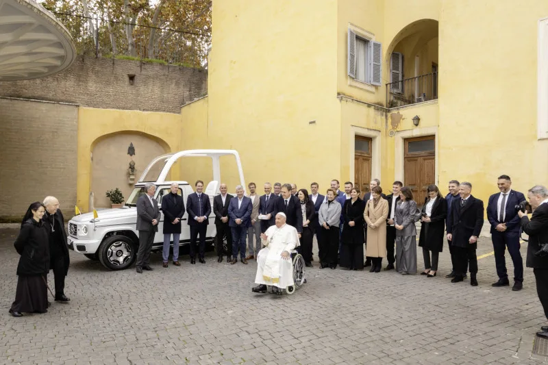 Mercedes-Benz ha creato una vernice solare che potrebbe rivoluzionae la ricarica dei veicoli elettrici - macitynet.it