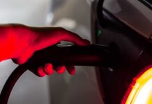 Ideato un elettrolita per batterie molto più efficienti per le auto elettiche - macitynet.it